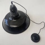 Ancienne suspension industrielle en email noir  40 cm