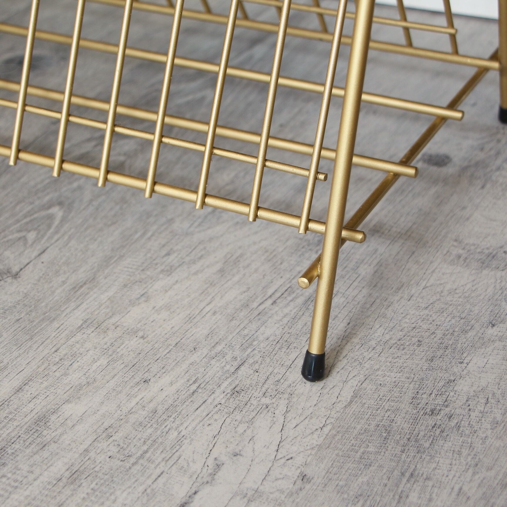 Sellette ranges vinyls in metal