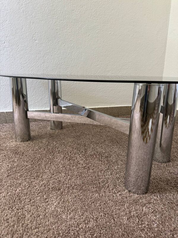 Table basse métal chromé verre fumé années 70