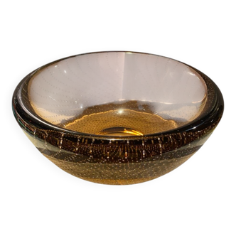Coupe en verre fumée à décor de bulles disposées en spirale. Travail probable des années 60/80.