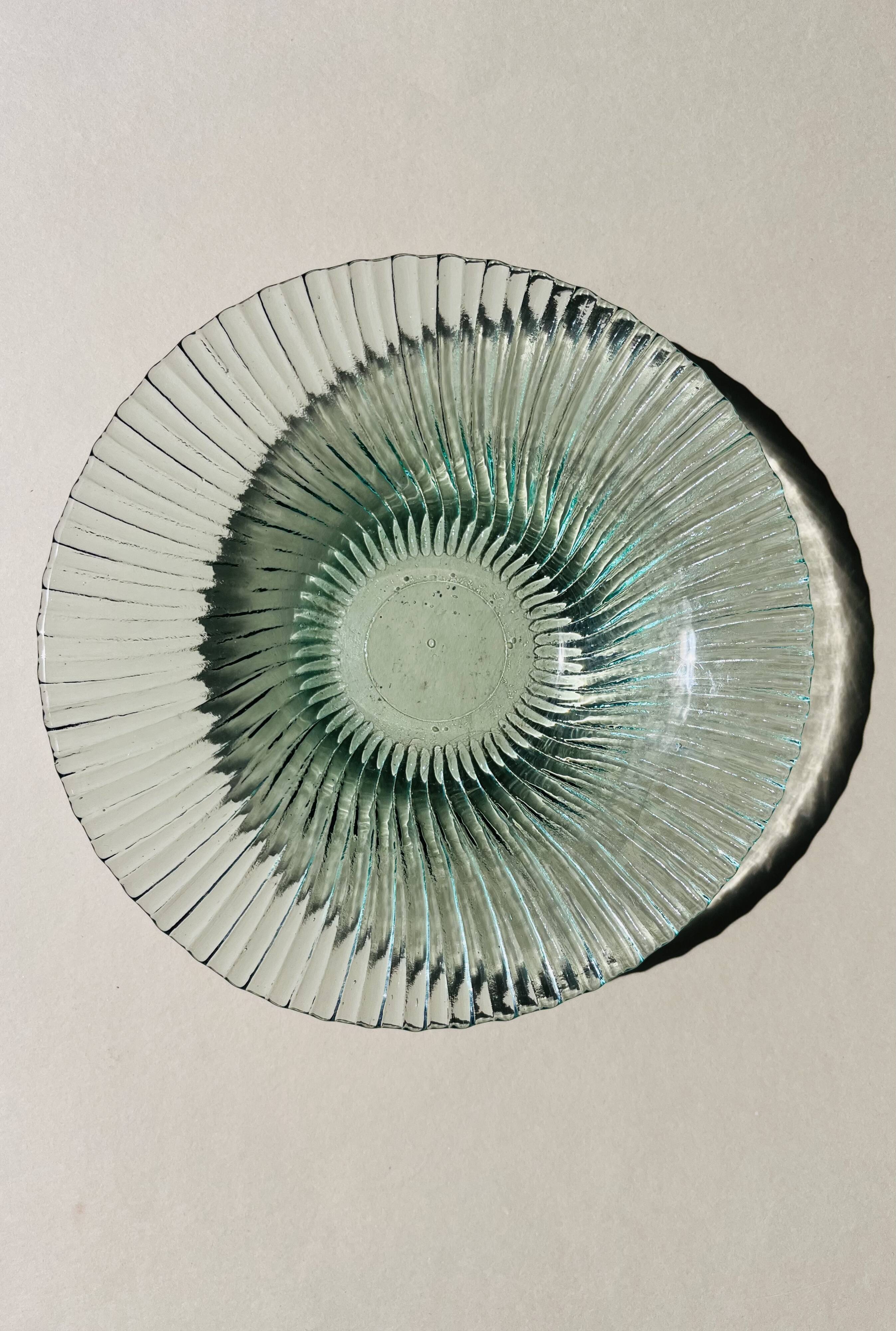 Coupe en verre recyclé ondulé