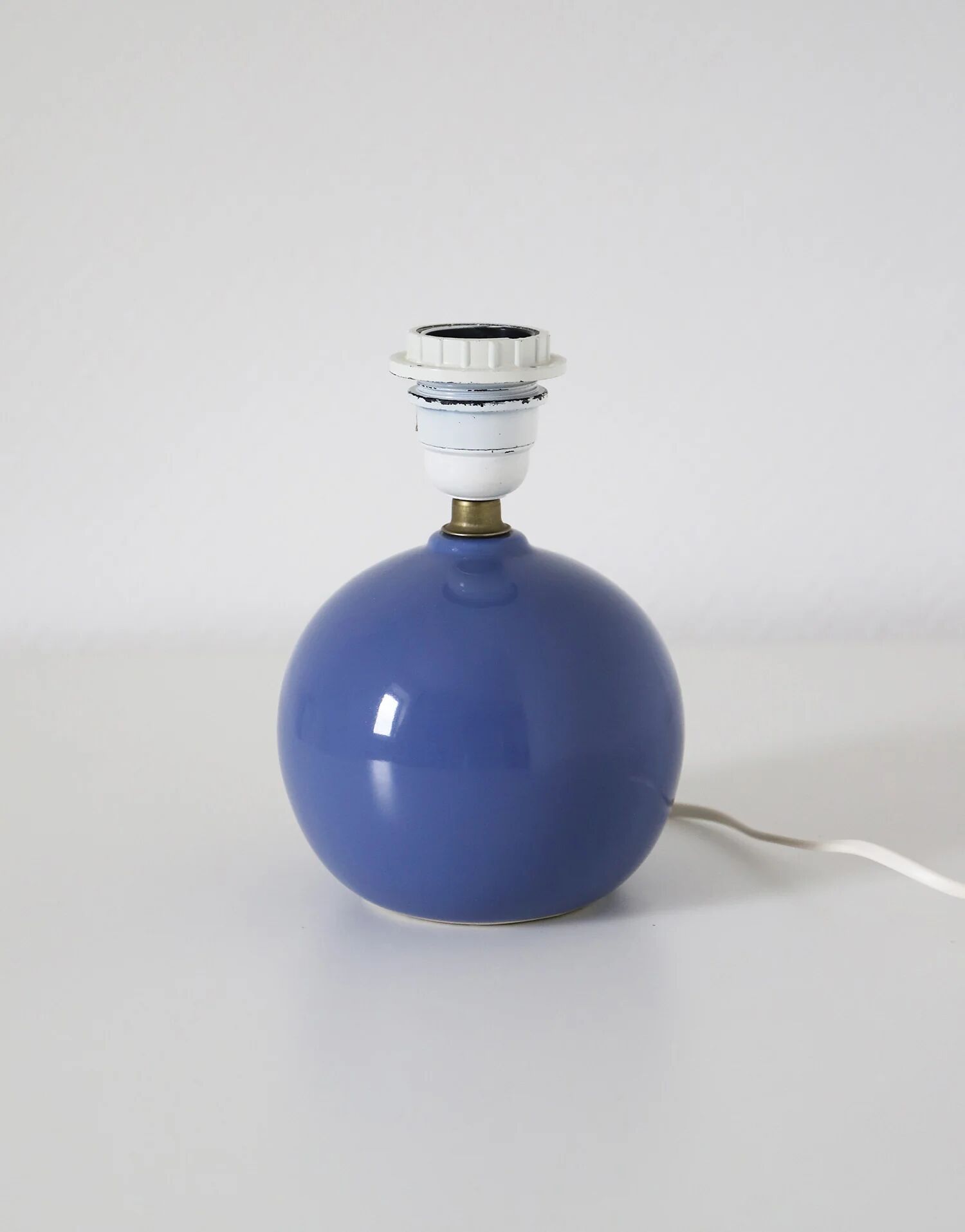 Handcrafted table lamp – Vintage ceramic and graphic design