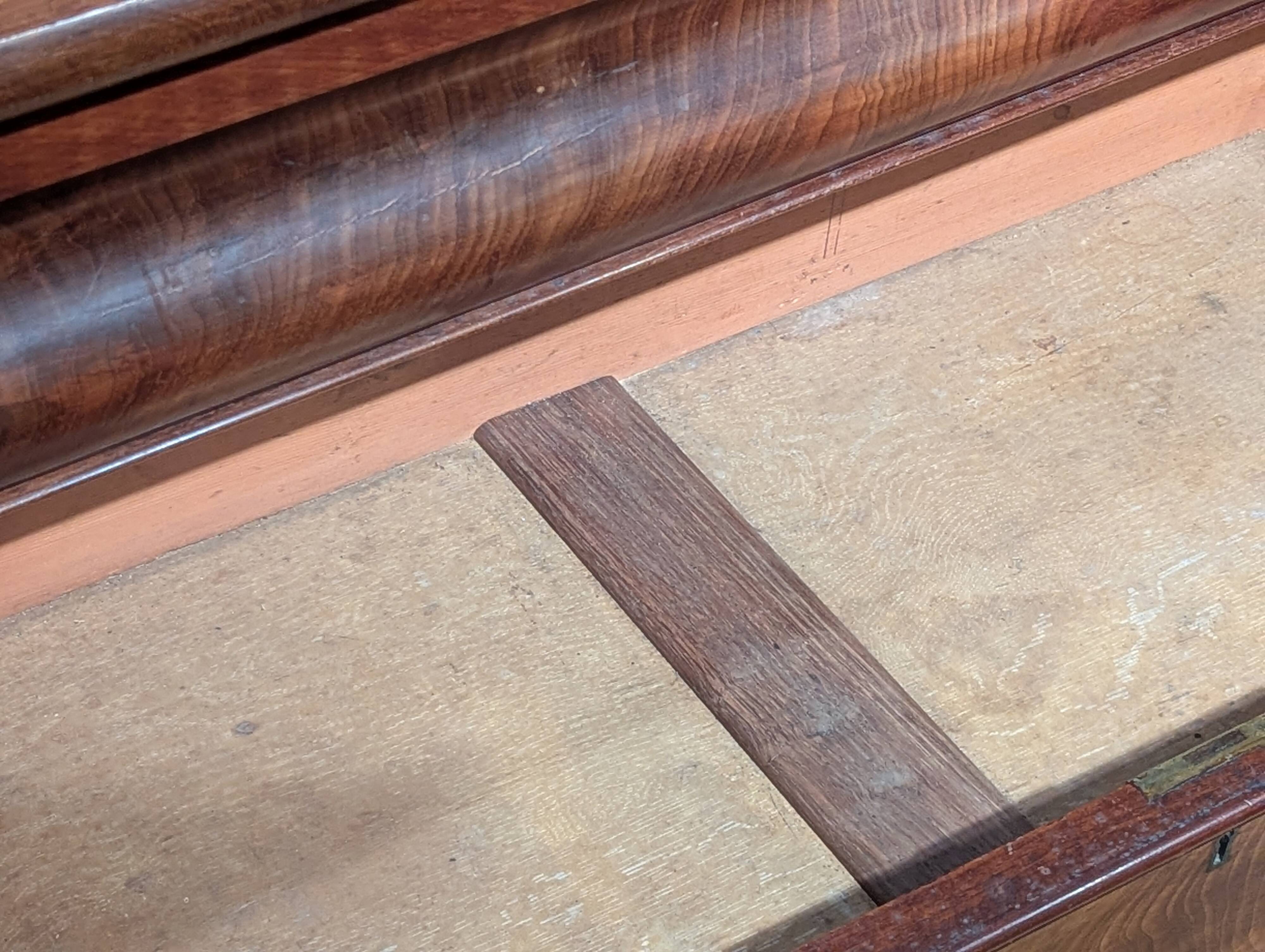 English mahogany chest of drawers