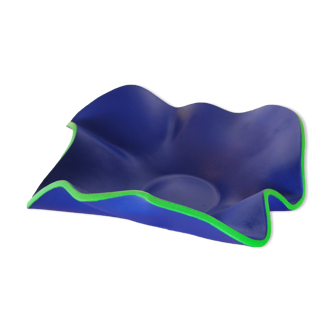 Blue ceramic wavy fruit basket