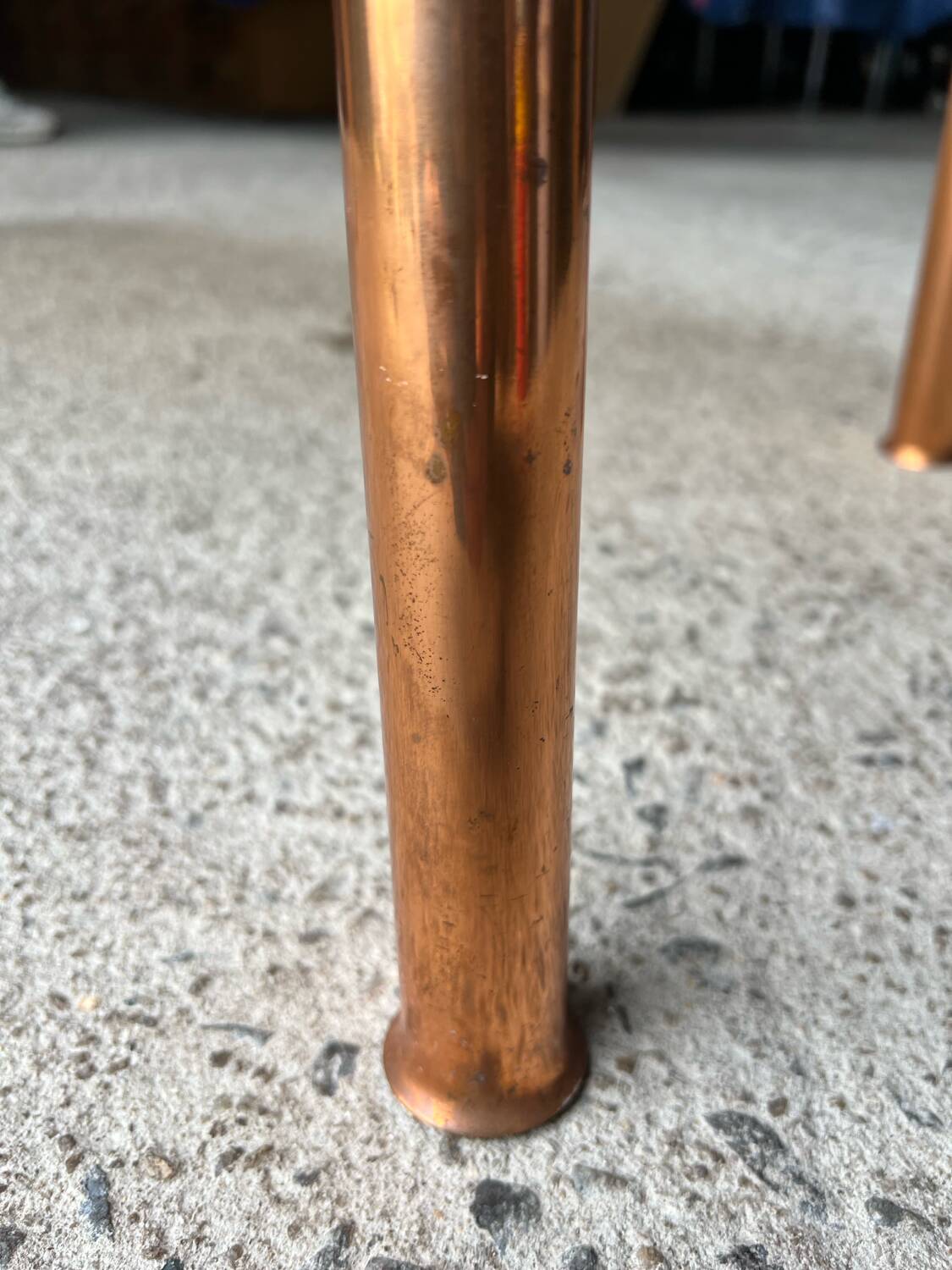 Table basse vintage cuivree 1950