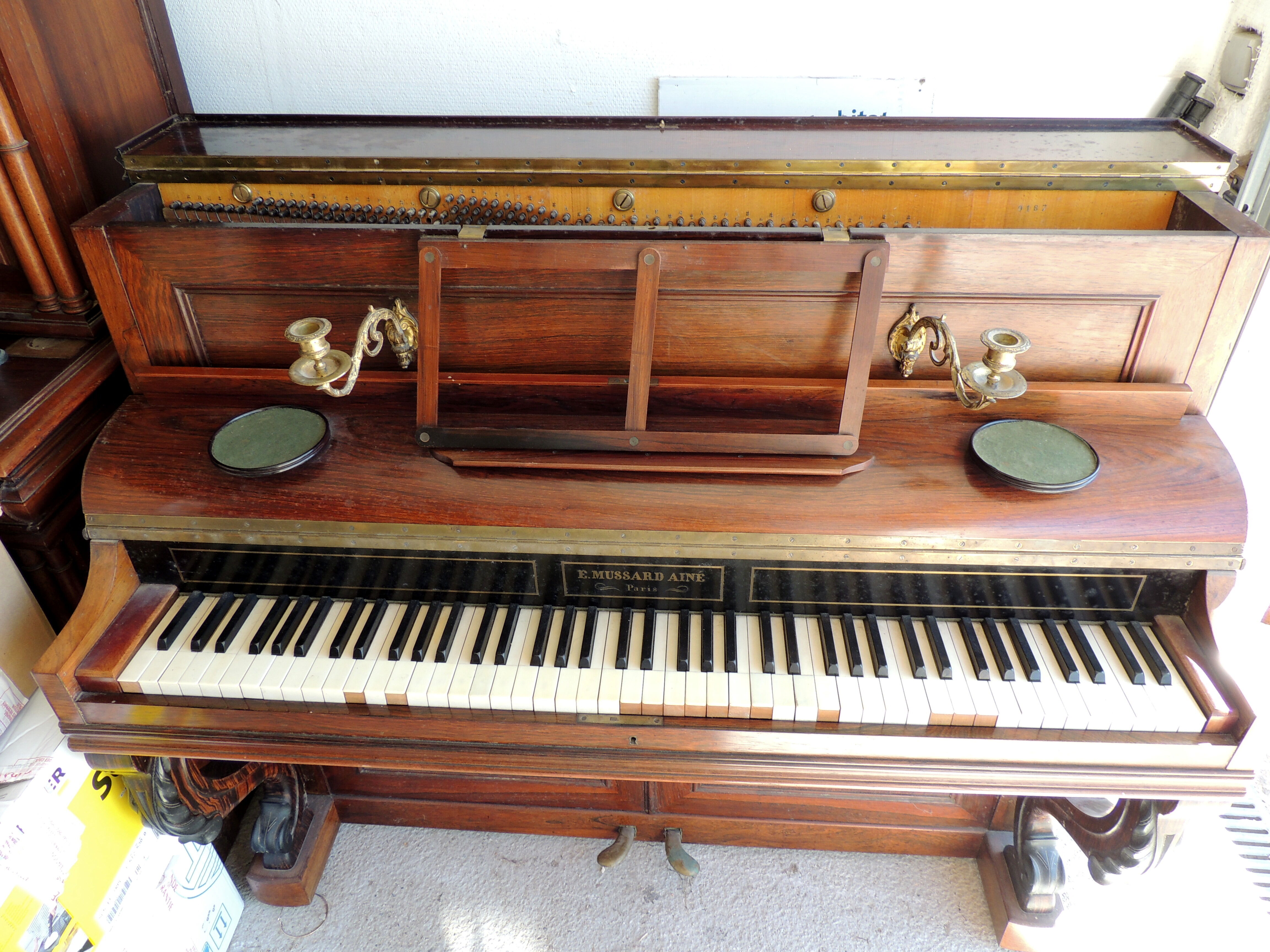 Piano brand E-Mussard Paris