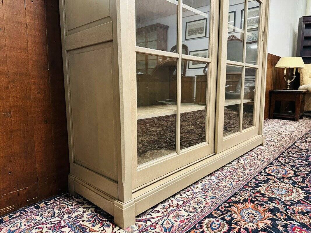 Country Classic oak Bookcase with sliding doors