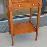 Pedestal table