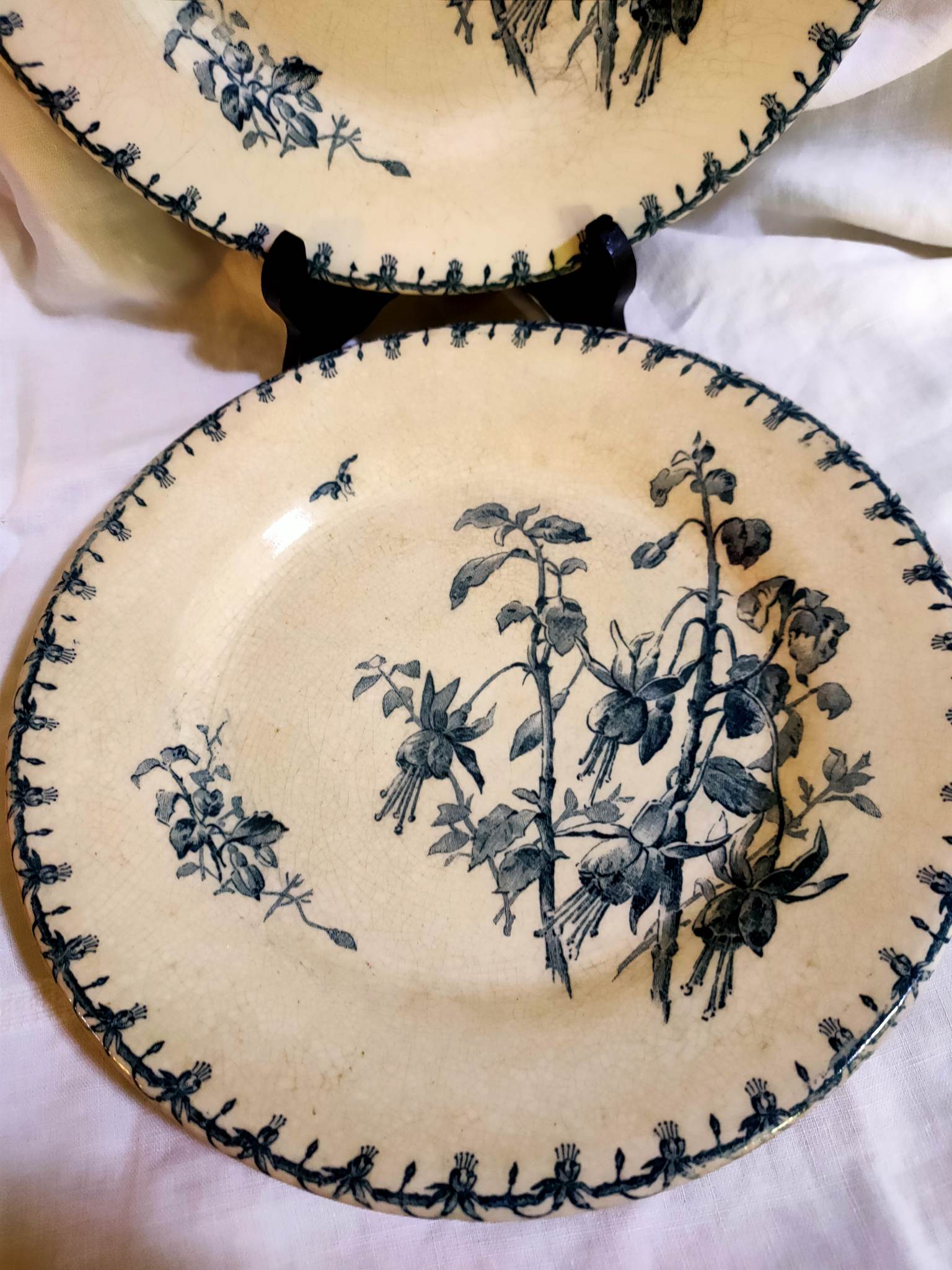 2 flat blue iron earth plates in Gien earthenware