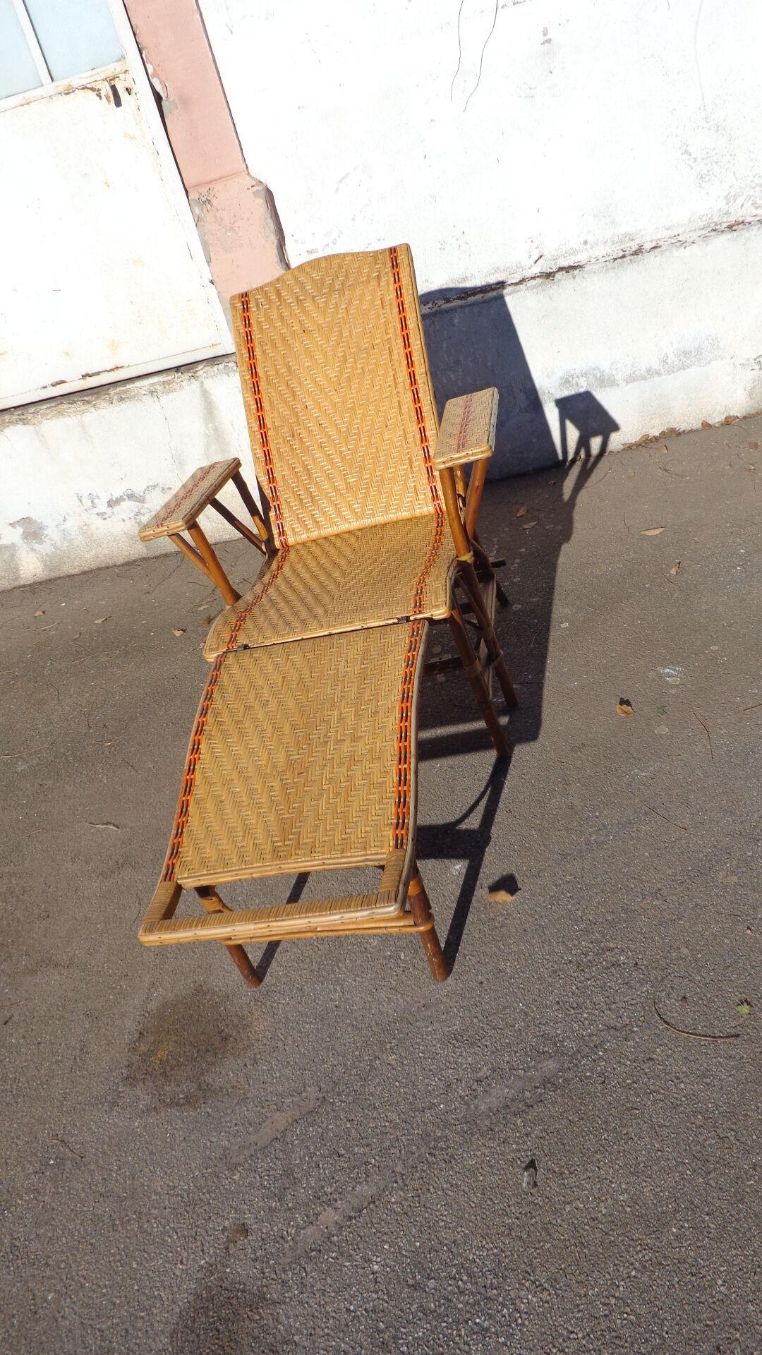 Rattan chaise longue