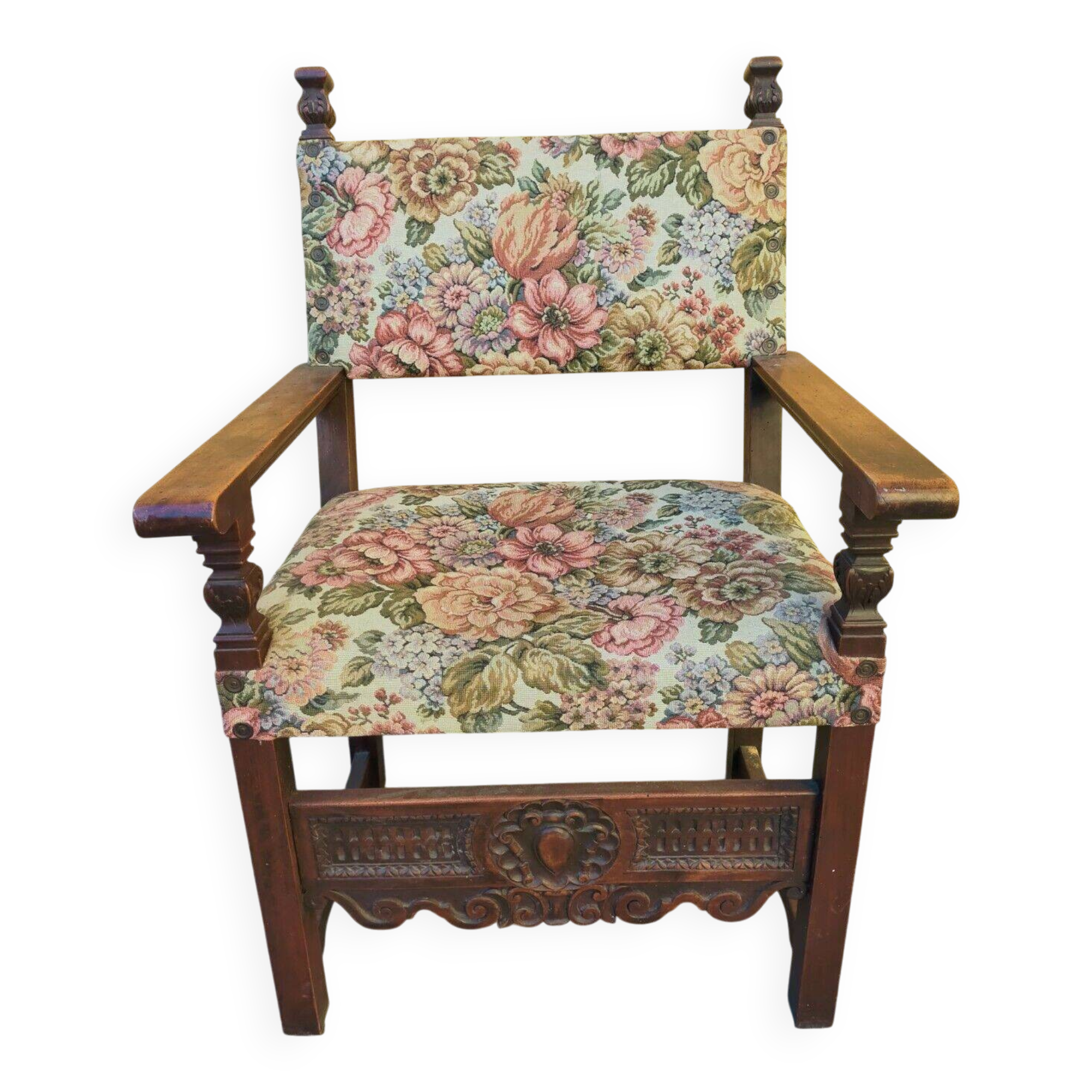 Antique poltrona trono in solid walnut with carving 19th century