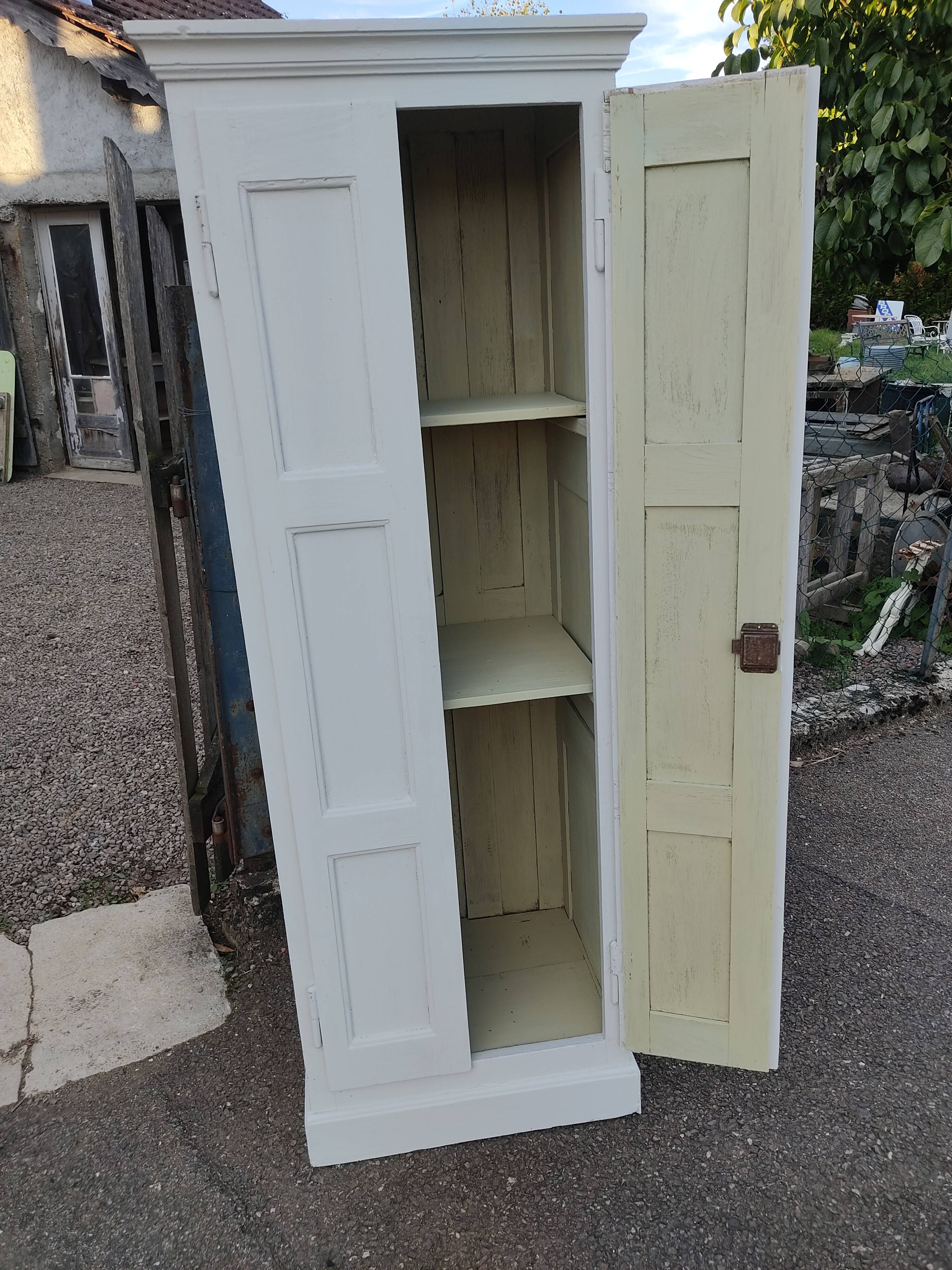 Small workshop cabinet