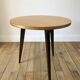 Table basse tripode en bois et marqueterie bicolore design scandinave 1950