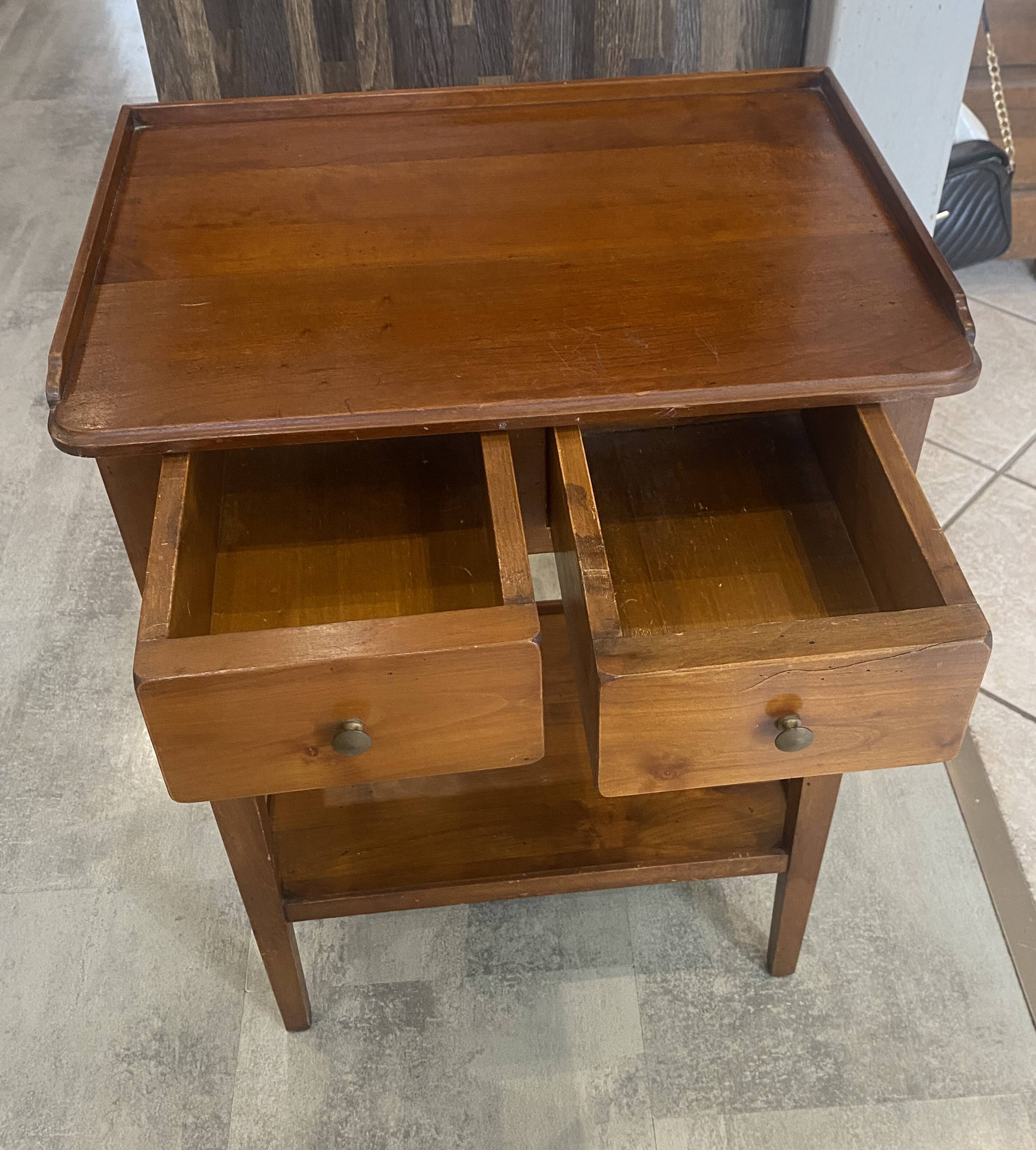 Table d’appoint 2 tiroirs merisier 1950