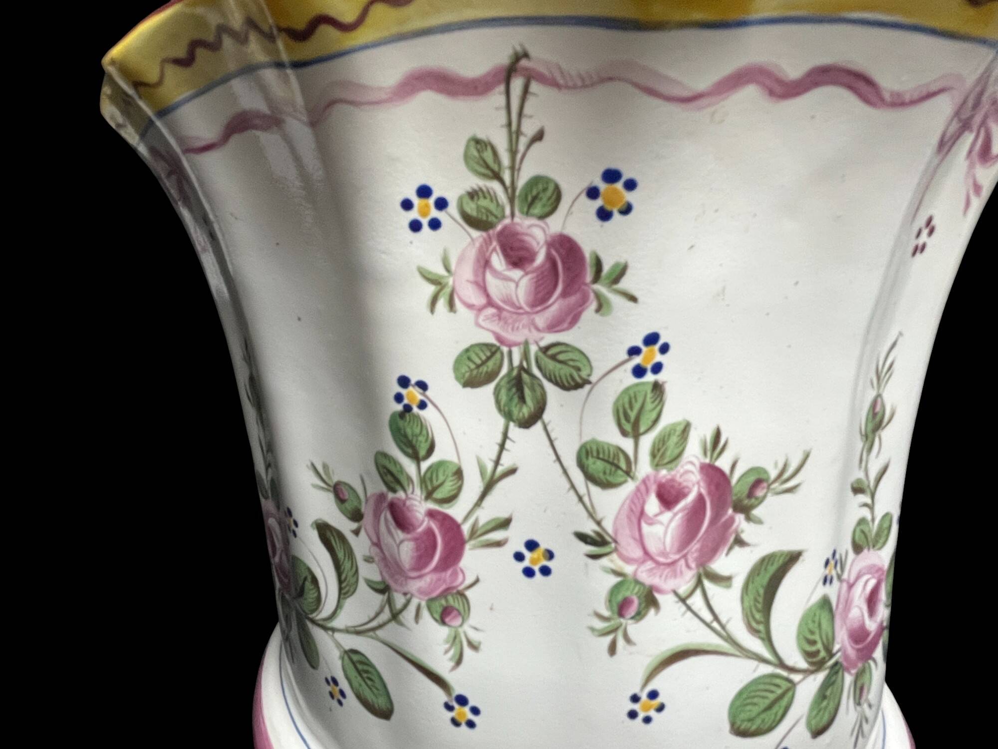 Saint Clément, cache-pot en céramique décor floral XXème