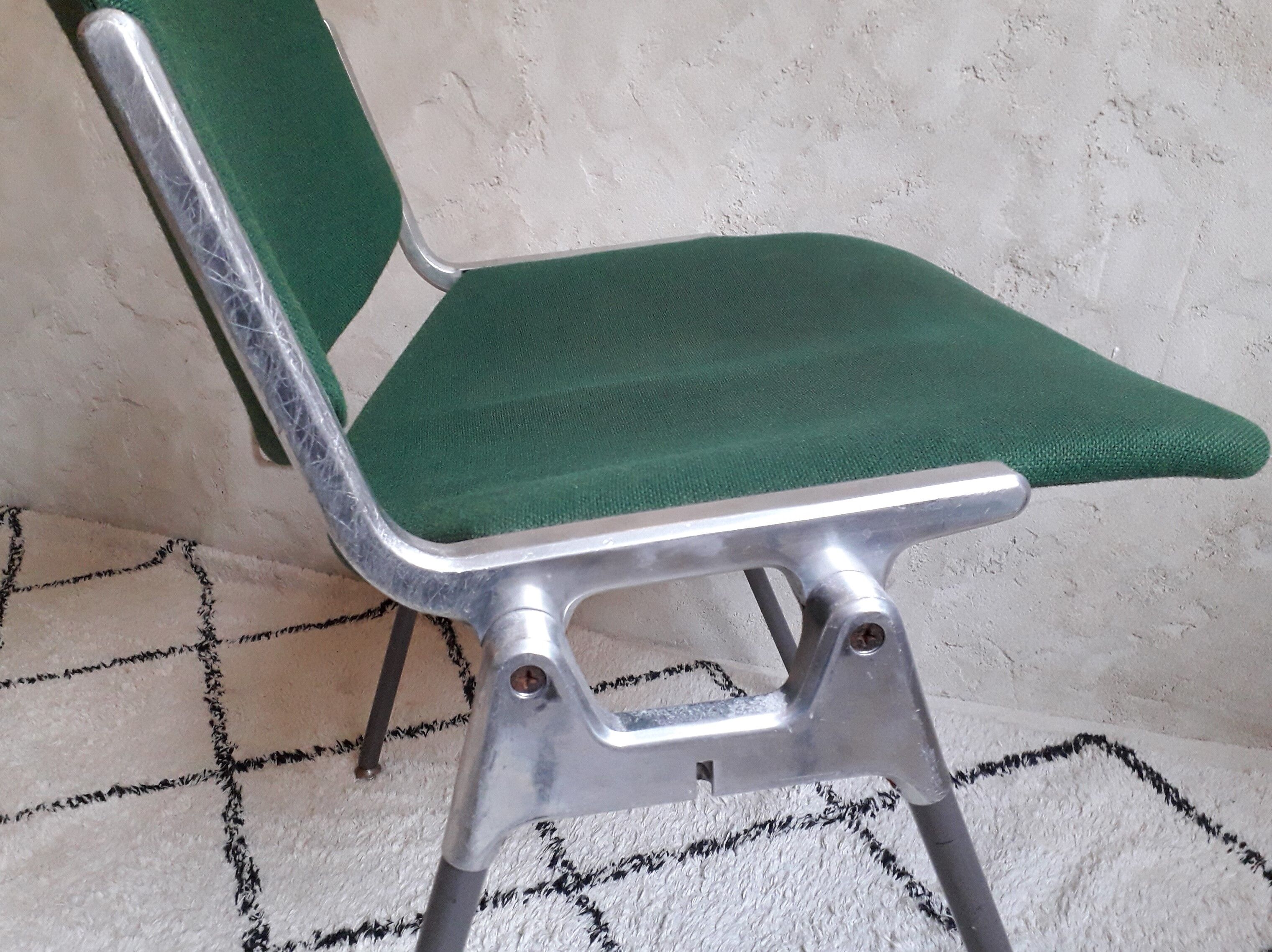 Lot de 4 chaises DSC 106 design Giancarlo Piretti pour Castelli