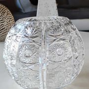 Vase shaped ball in carved Bohemian crystal. Star motifs, diamond braces, hardwoods. Diam 16 cm