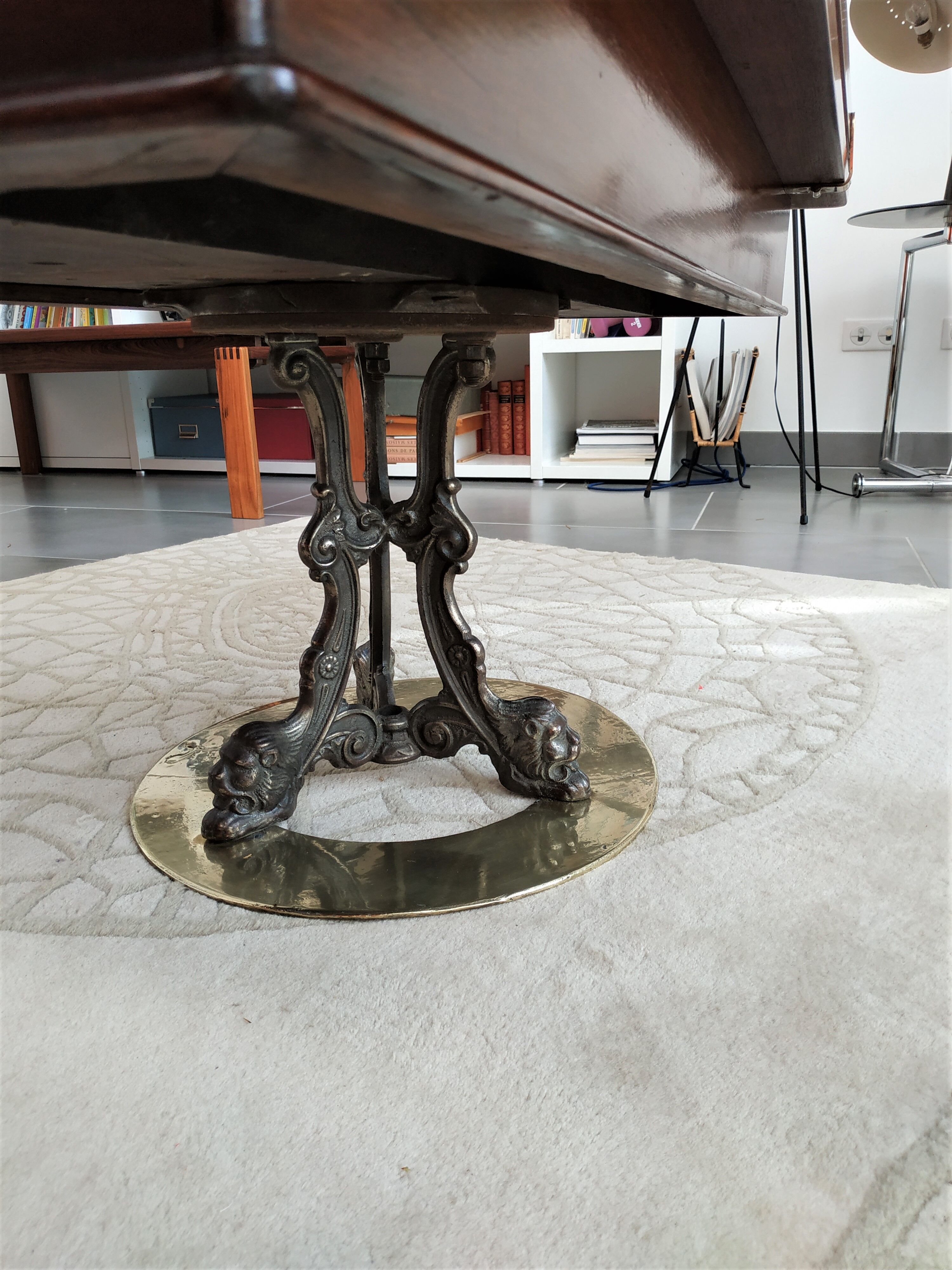 Marine bass table in solid mahogany