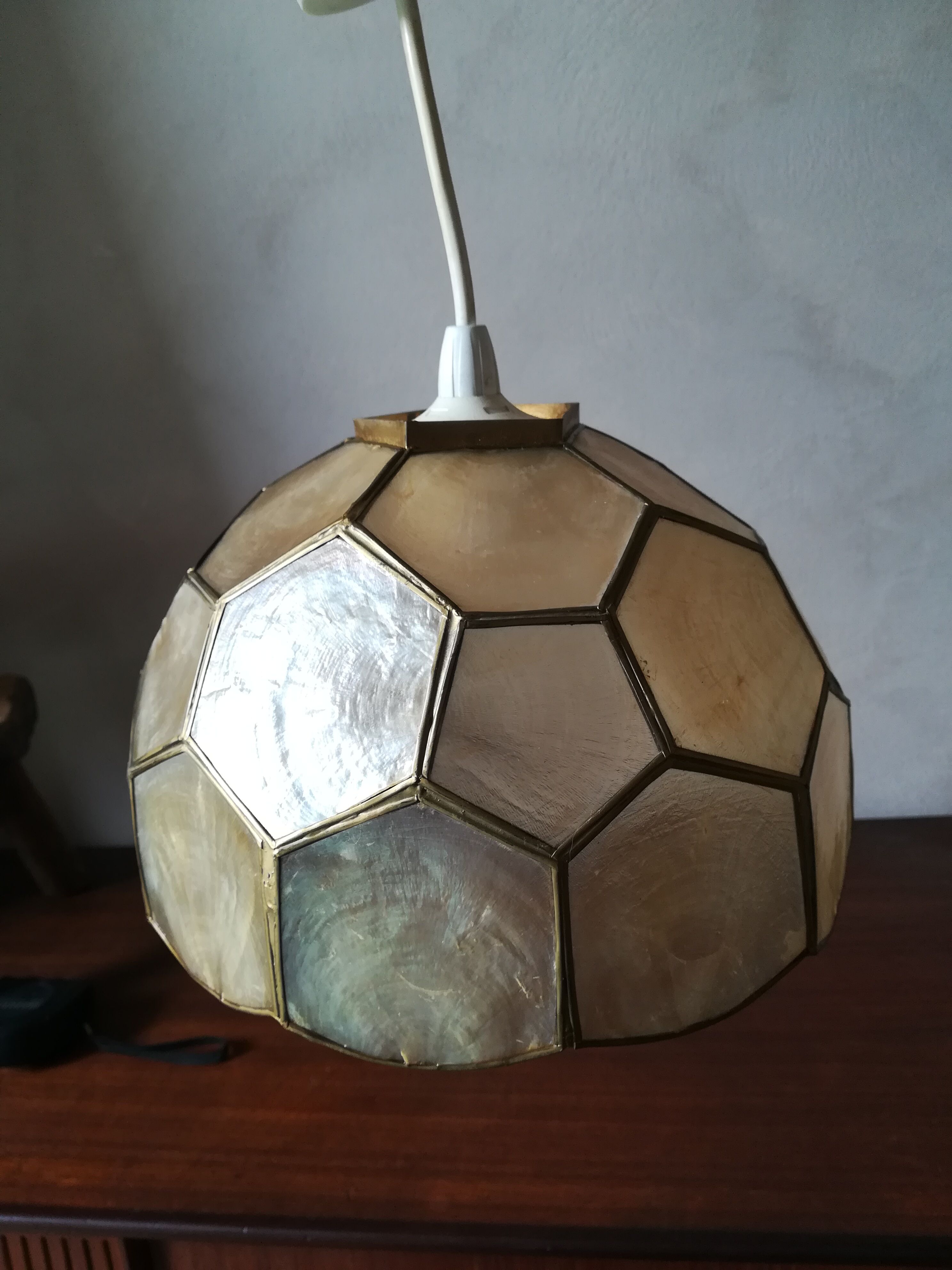 Pearly suspension set with brass