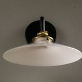 Applique murale en opaline blanche - douille et bras laiton, support metal