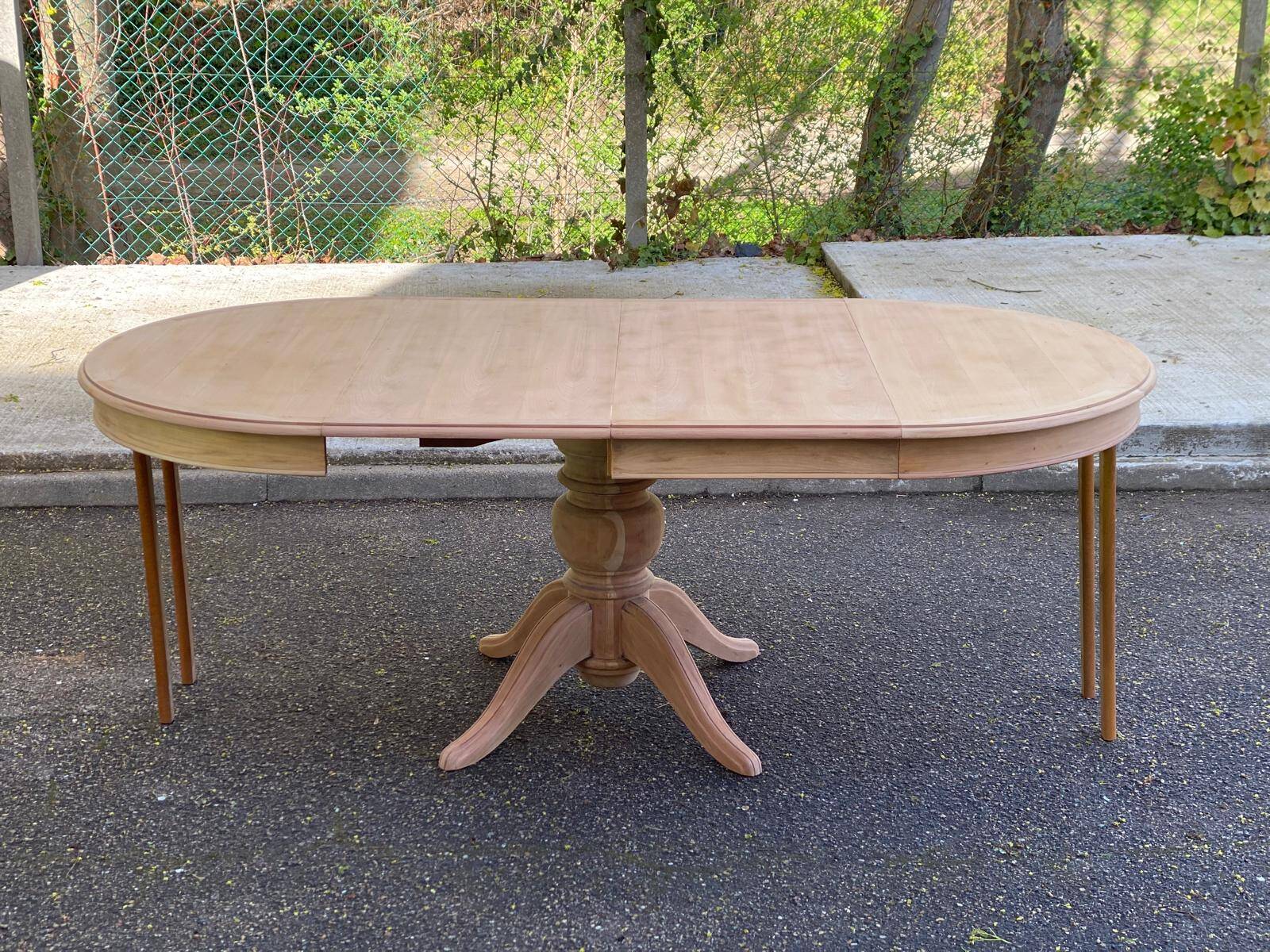 Renovated round extendable dining table with a central wooden leg, 110-210cm.