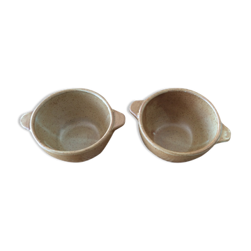 2 stoneware bowls