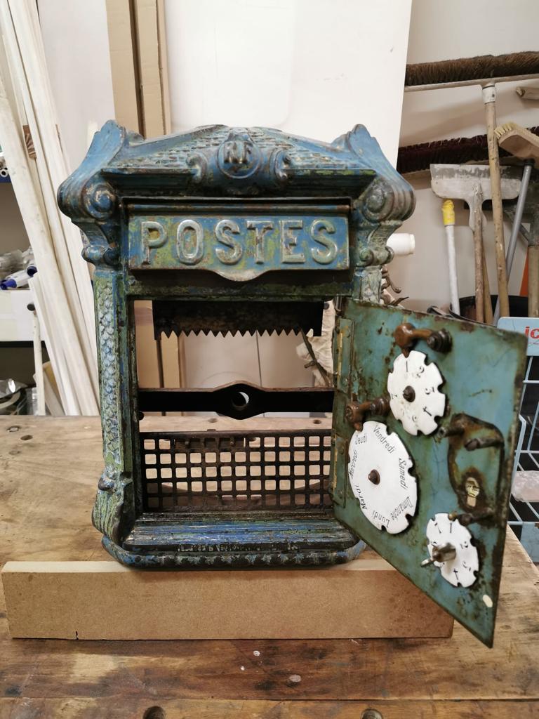 French public mailbox called "mougeotte"