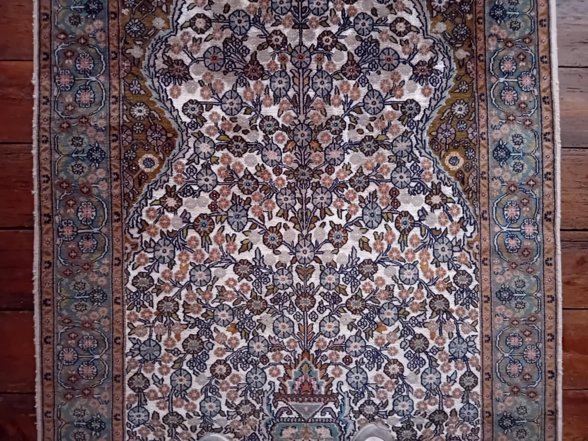 Handmade cashmere wool and silk rug 183x123cm