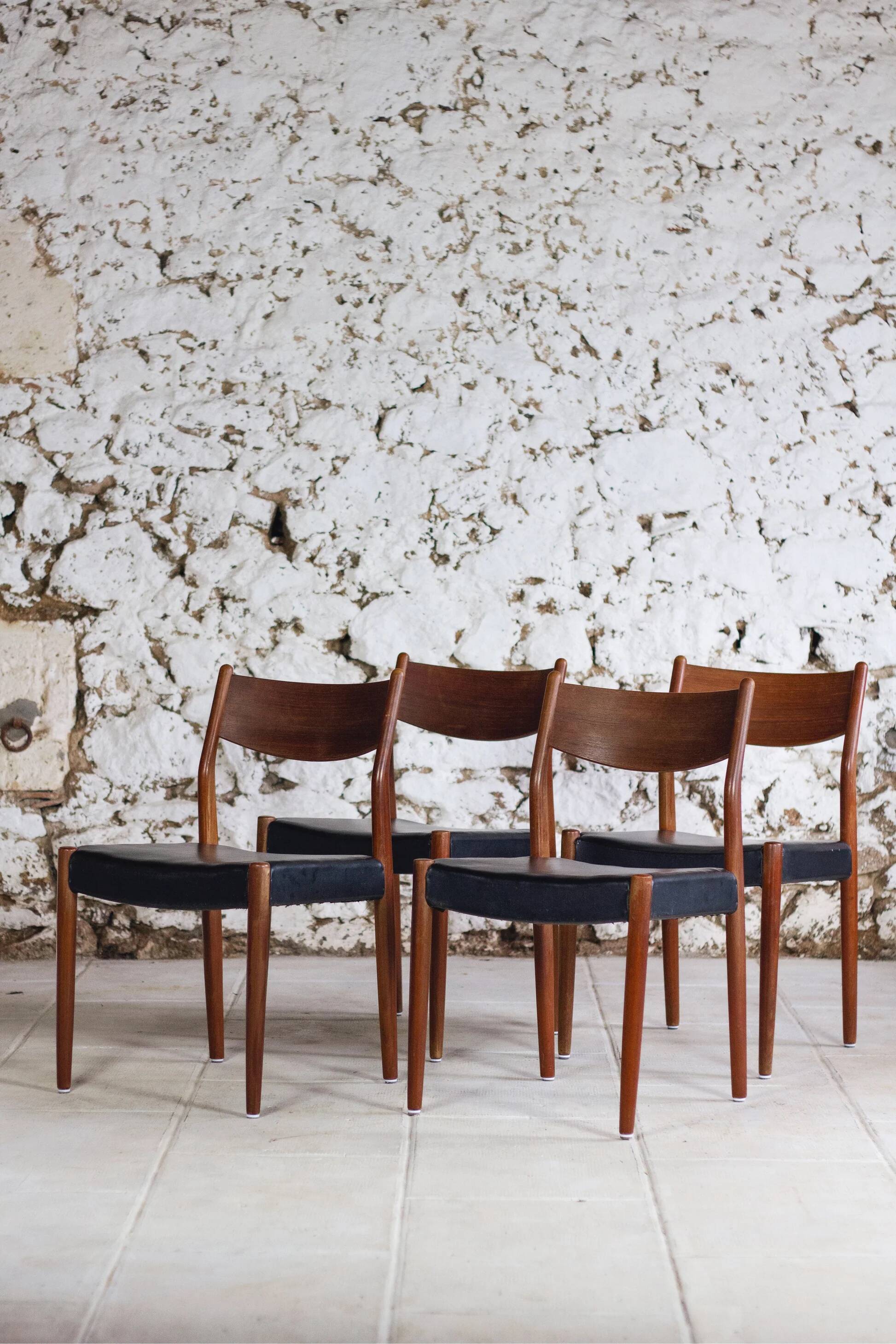 4 Scandinavian Fristho Franeker chairs in teak and faux leather, 1960.