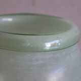 Vase ancien en verre soufflé vert