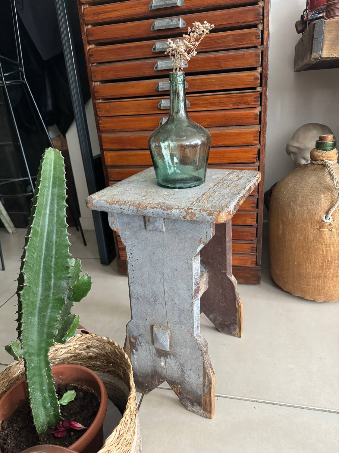 Tabouret en bois bleu vintage