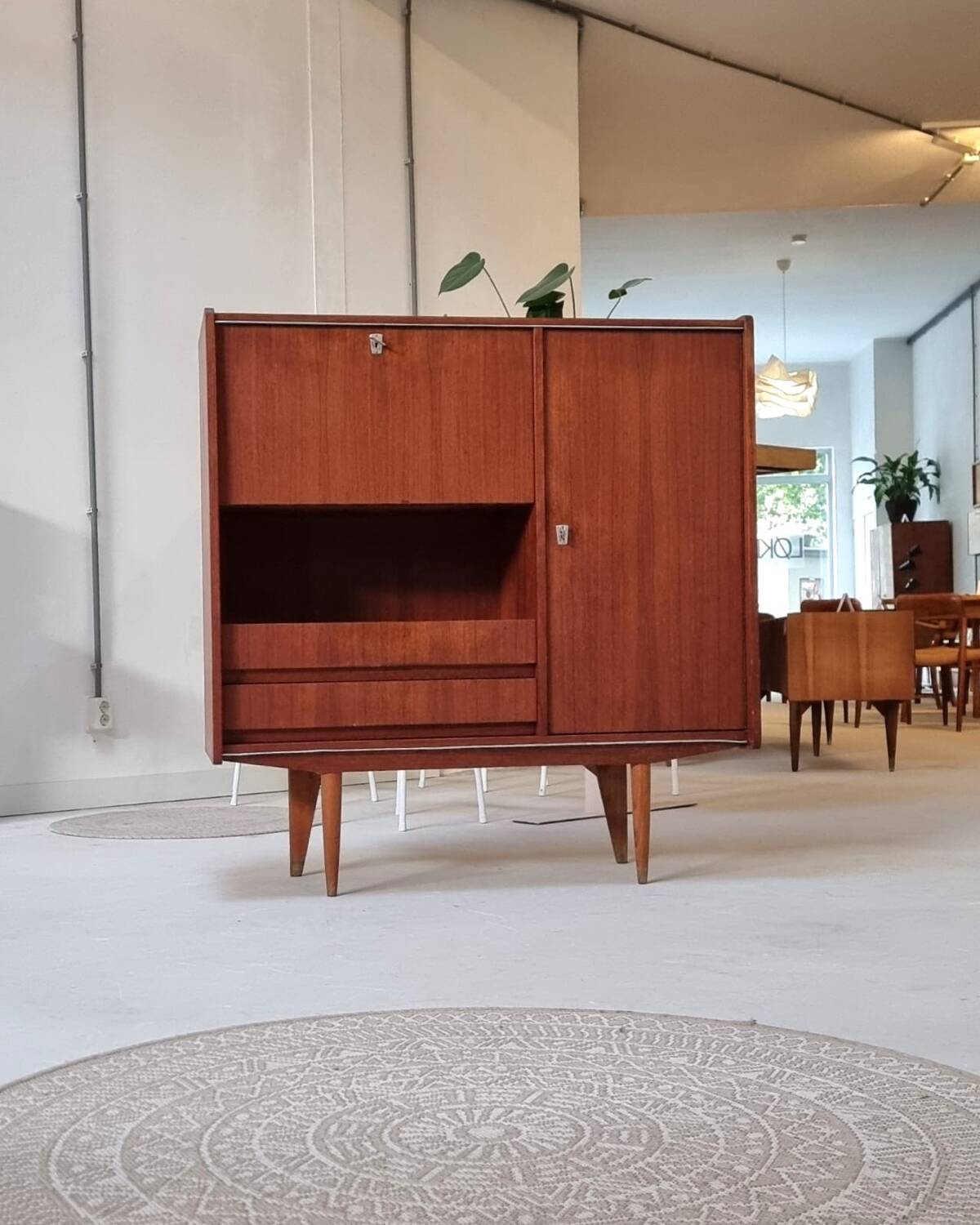 Armoire du milieu du siècle