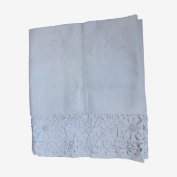 Drap de lin en broderie richelieu monogrammé ab