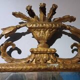 miroir ancien en bois doré du XVIIIe siècle