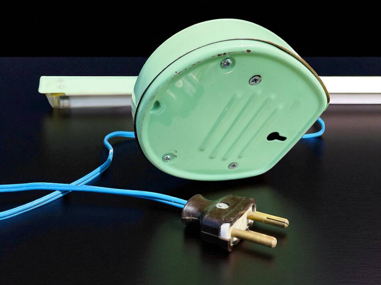 Fluorescent green office desk lamp