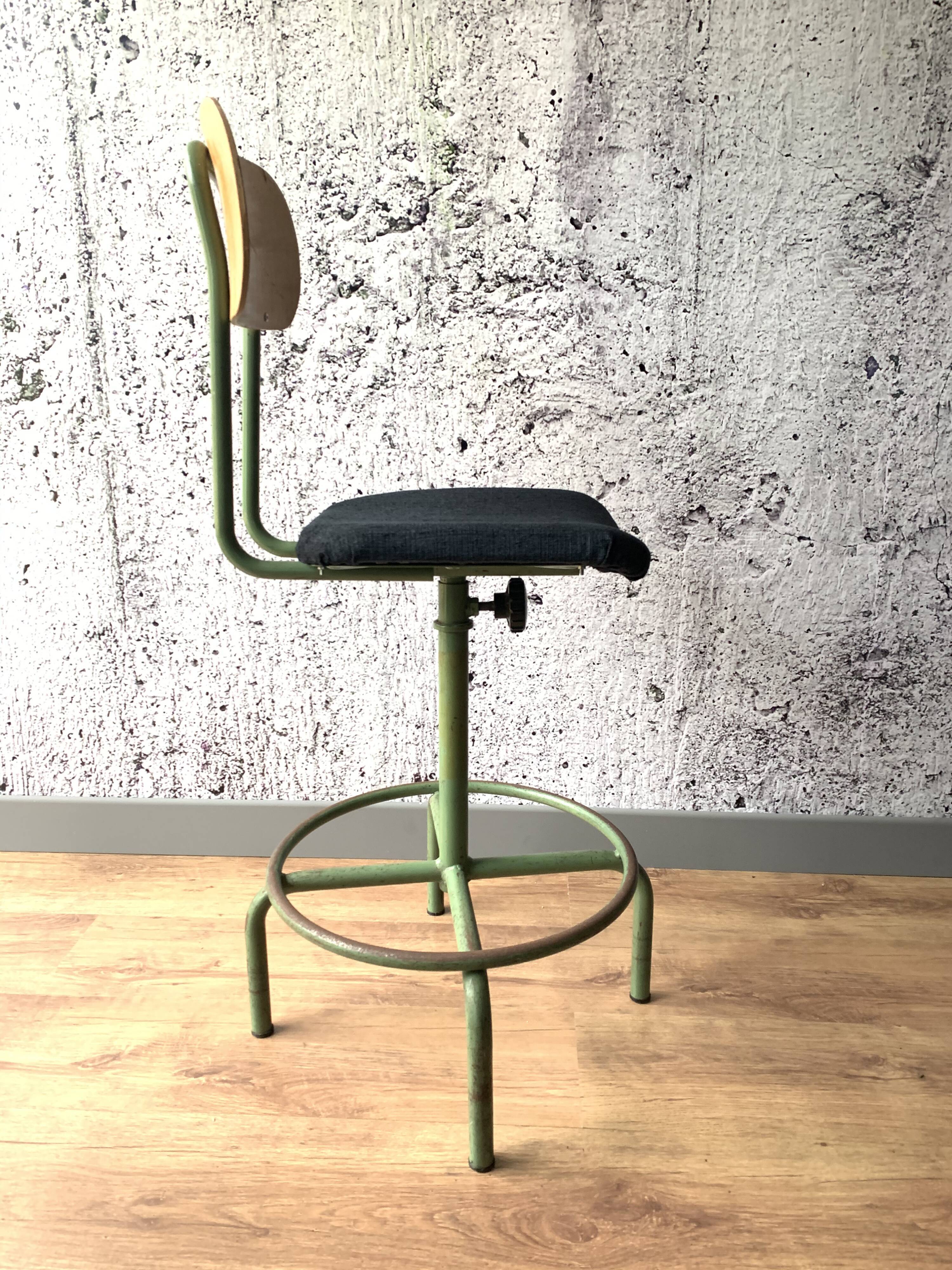 Industrial high chair