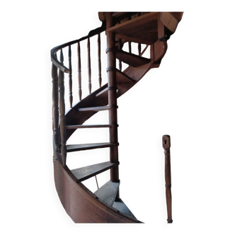 Solid wood spiral staircase