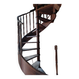 Escalier en colimaçon en bois massif