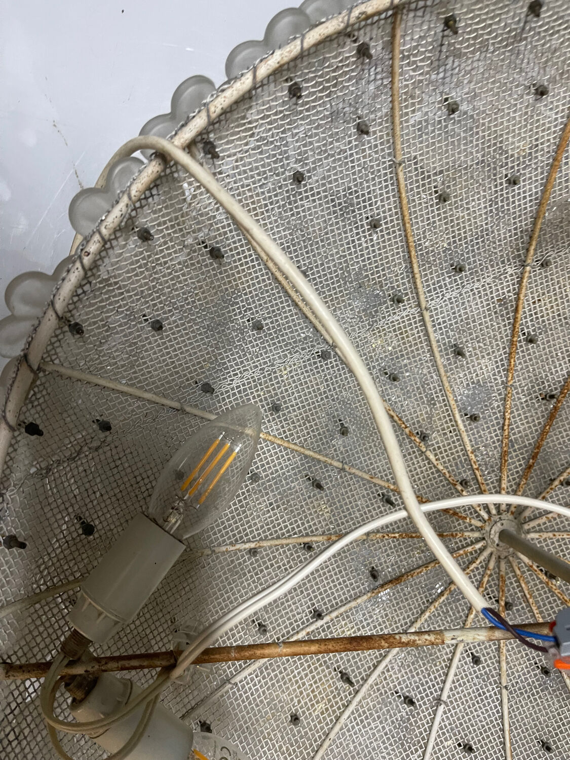 Plafonnier en verre de Murano en forme de fleur extra large par Archimede Seguso, années 1960.