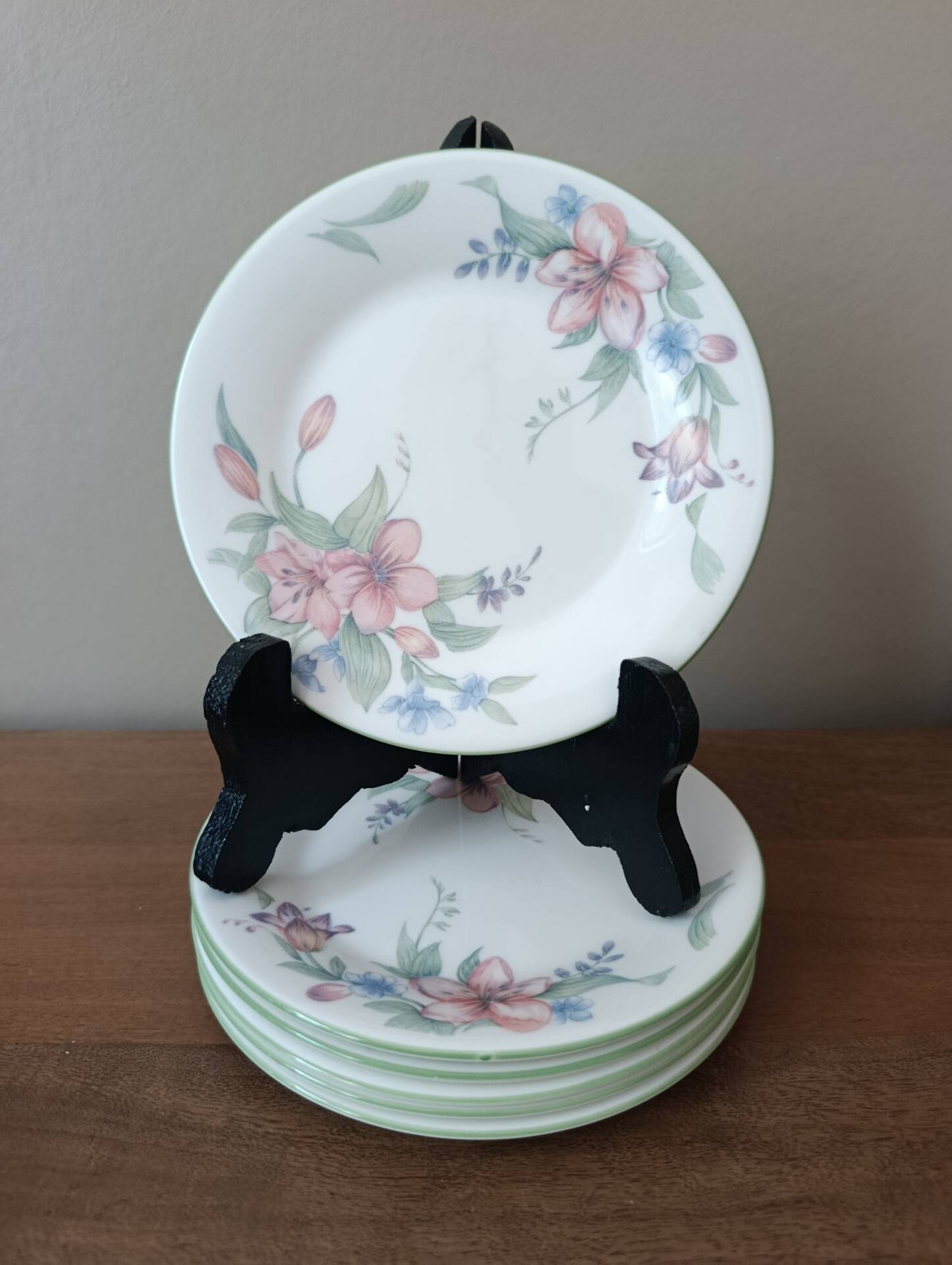 Royal Doulton "Carmel" 1991 | 6 dessert plates with floral decoration