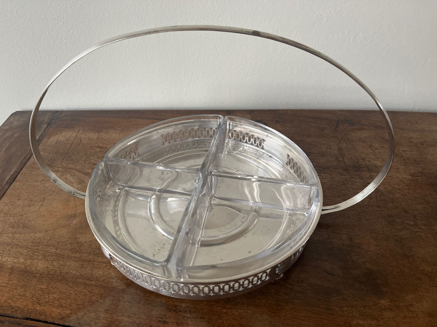 Serving tray with glass raviers