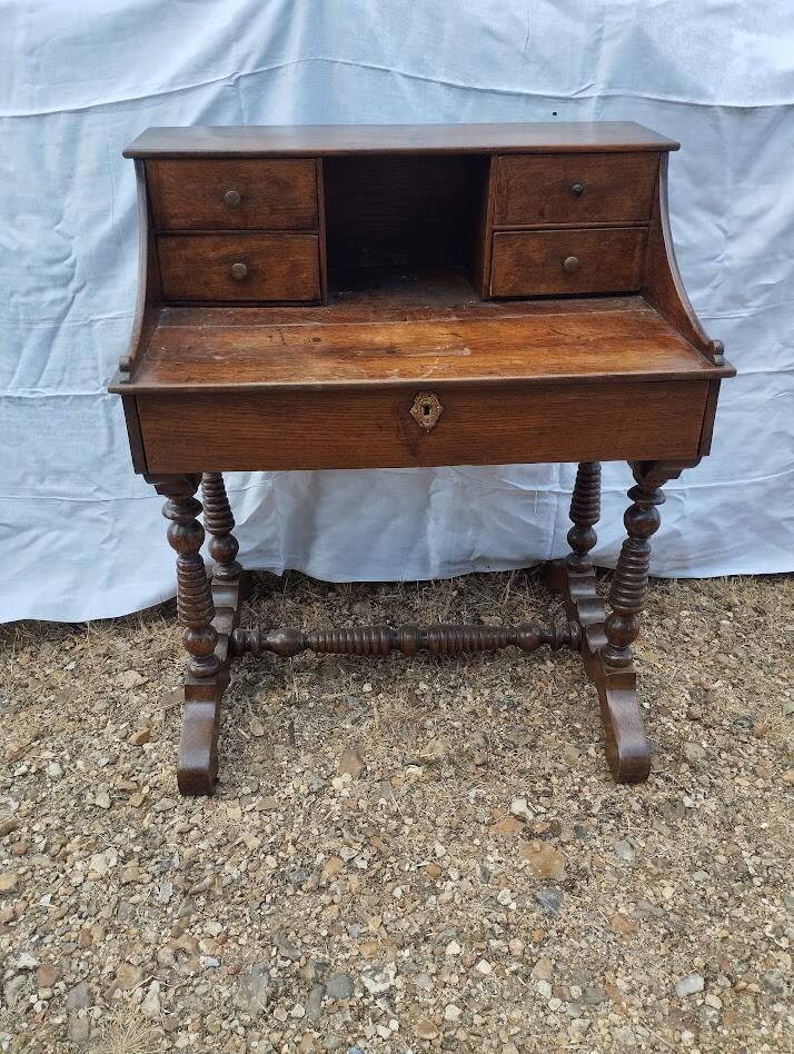 Victorian oak graduated desk – circa 1890-1910.
