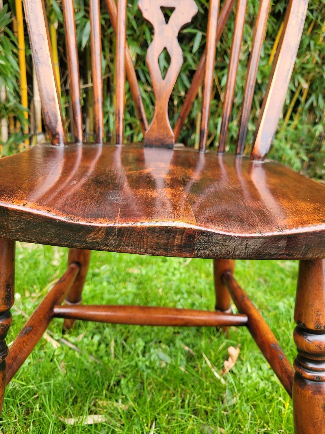 4 Windsor wheelback chairs in dark oak
