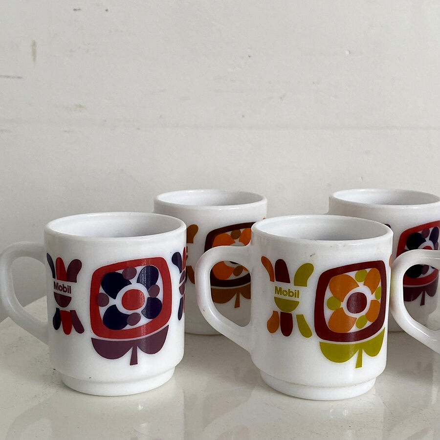 Set of 7 Arcopal coffee cups for Mobil vintage 70's