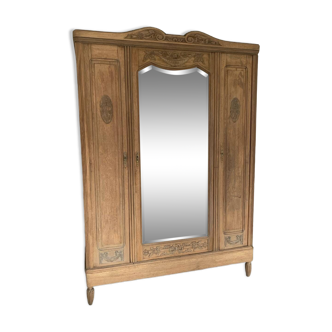 Mirror cabinet