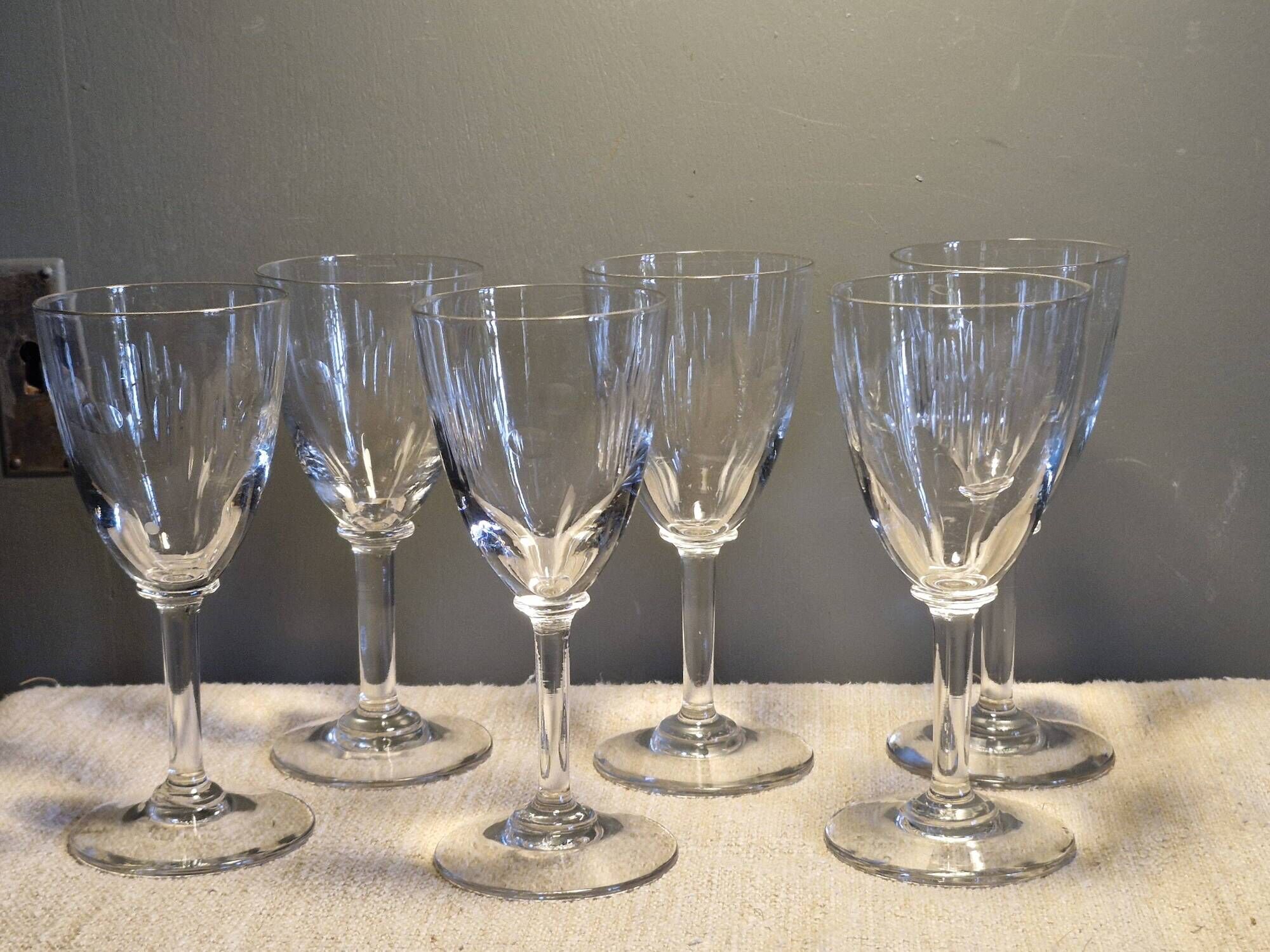 12 glasses - 6 water - 6 wine - Small carved decoration - Period 1900