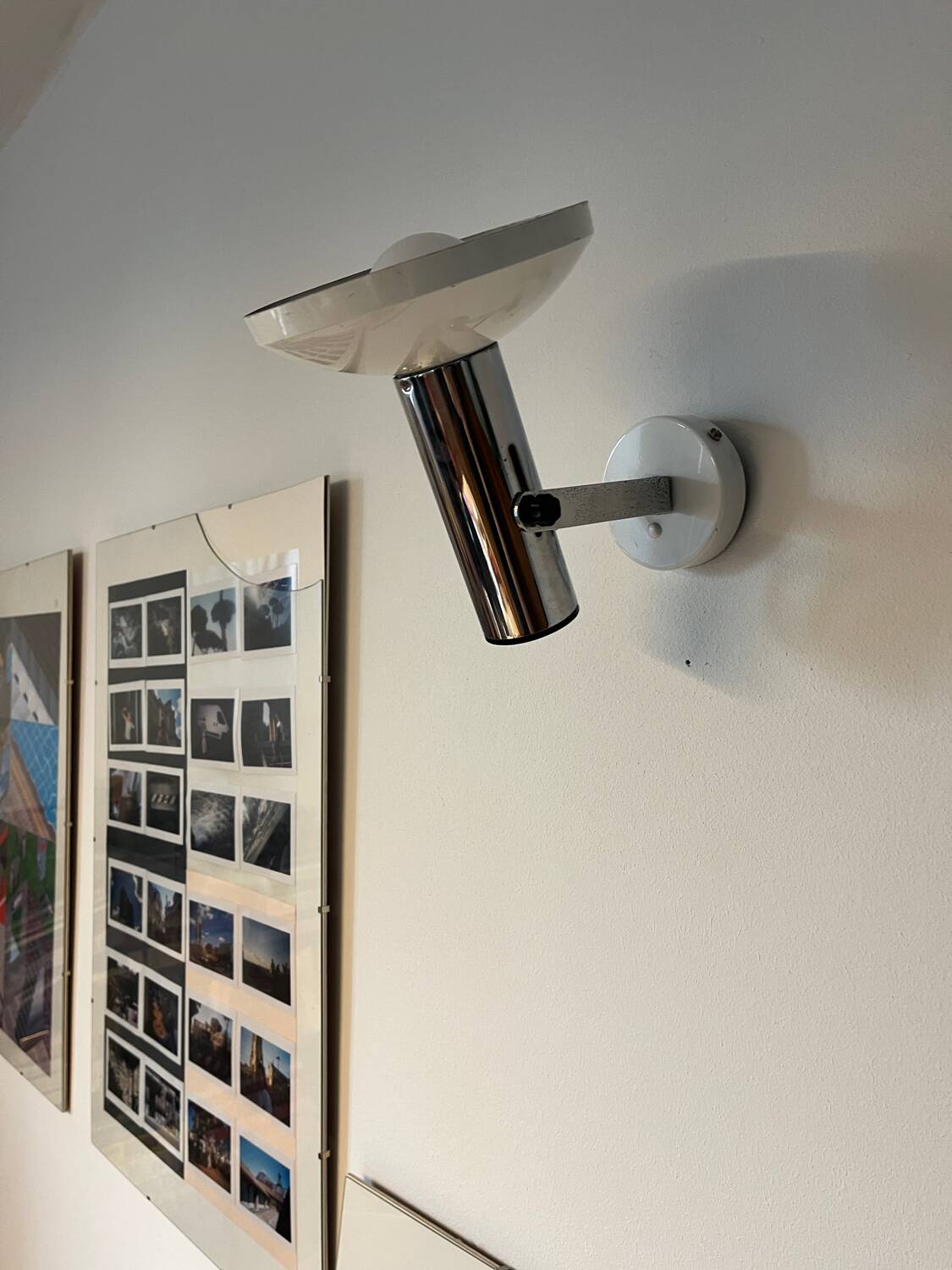 Wall light in metal and chrome-plated plastic