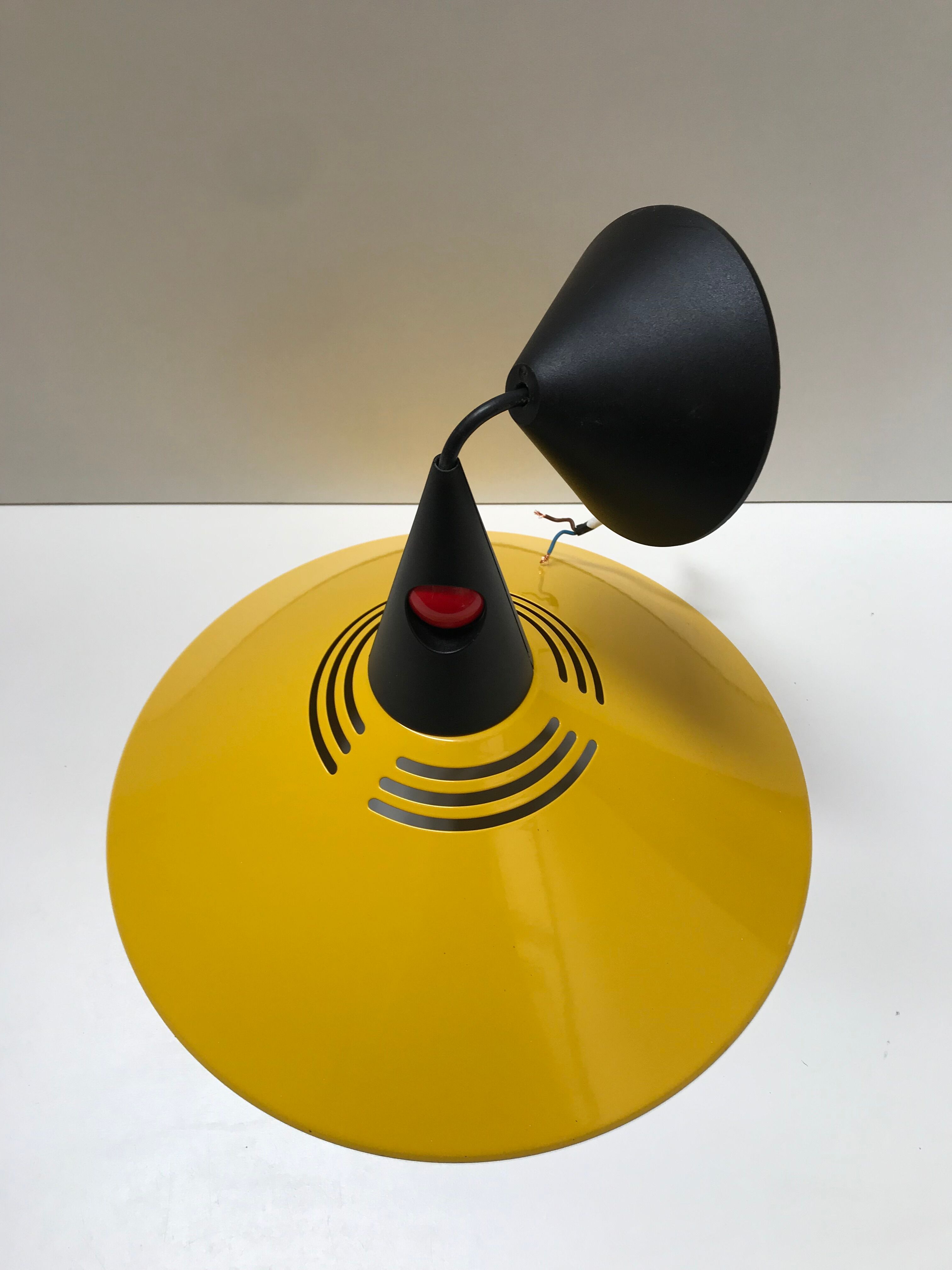 Yellow metal suspension