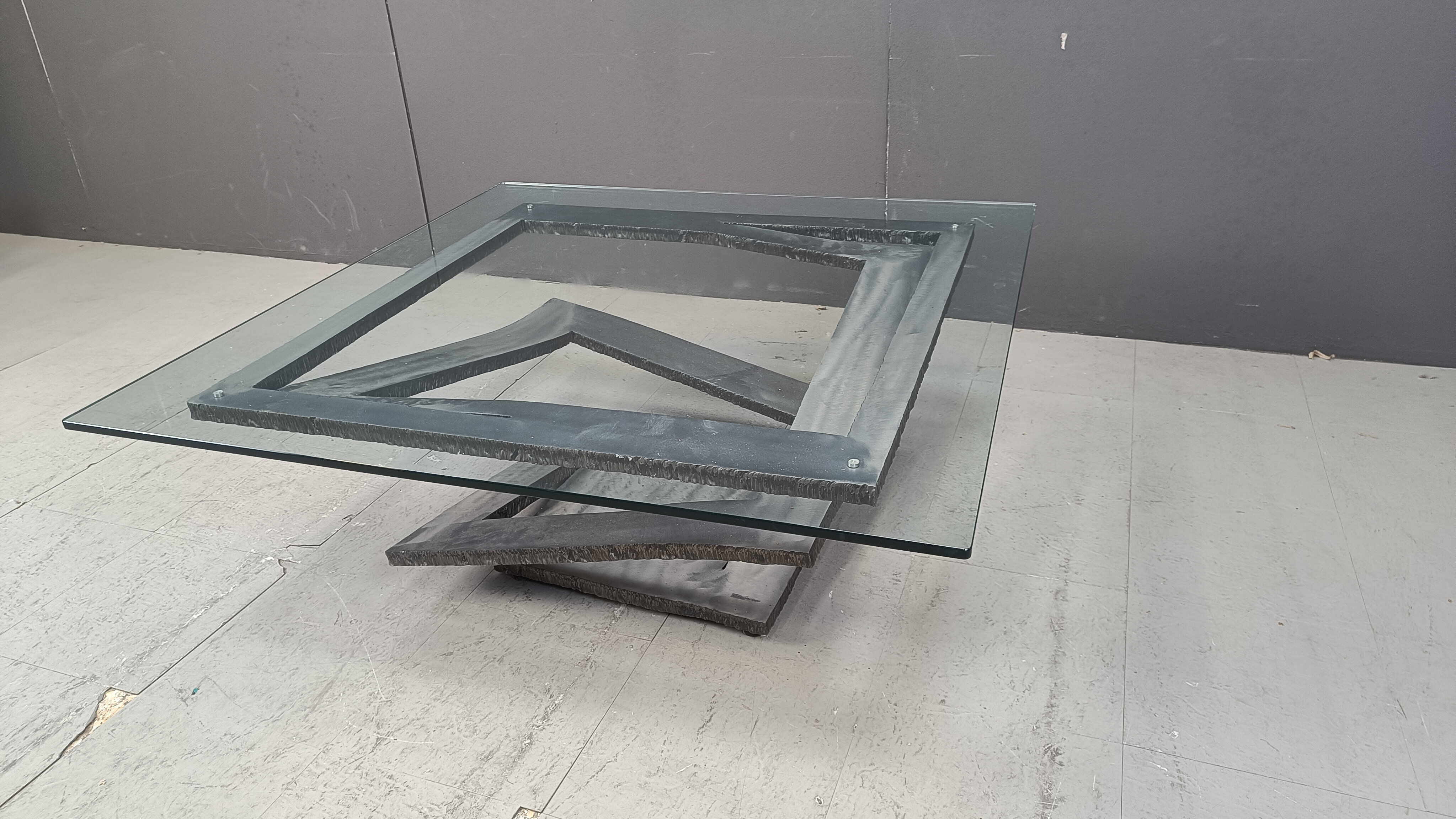 Table basse Fleur de Fer par Maurice Barilone, années 1980.
