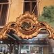 Miroir de style Louis XV en bois doré XXème